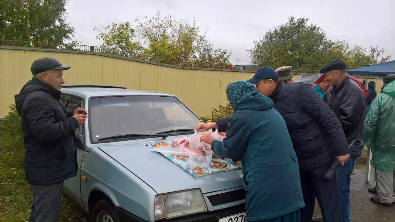 БЕЗ БУЛДЫРАБЫЗ: Өлкәннәр көне уңаеннан Пучыда ярминкә үтте (+ ФОТОМИЗГЕЛЛӘР)