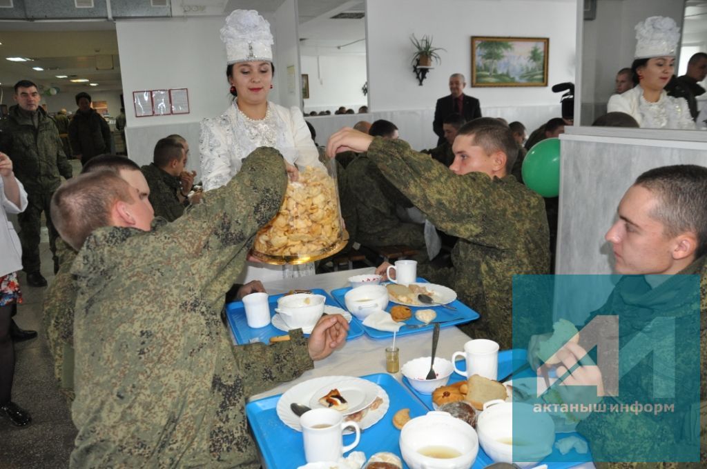 АЛКИНОГА СӘЯХӘТ: Солдатларга – татар сые, Актаныш якларынан (+ ФОТОМИЗГЕЛЛӘР)