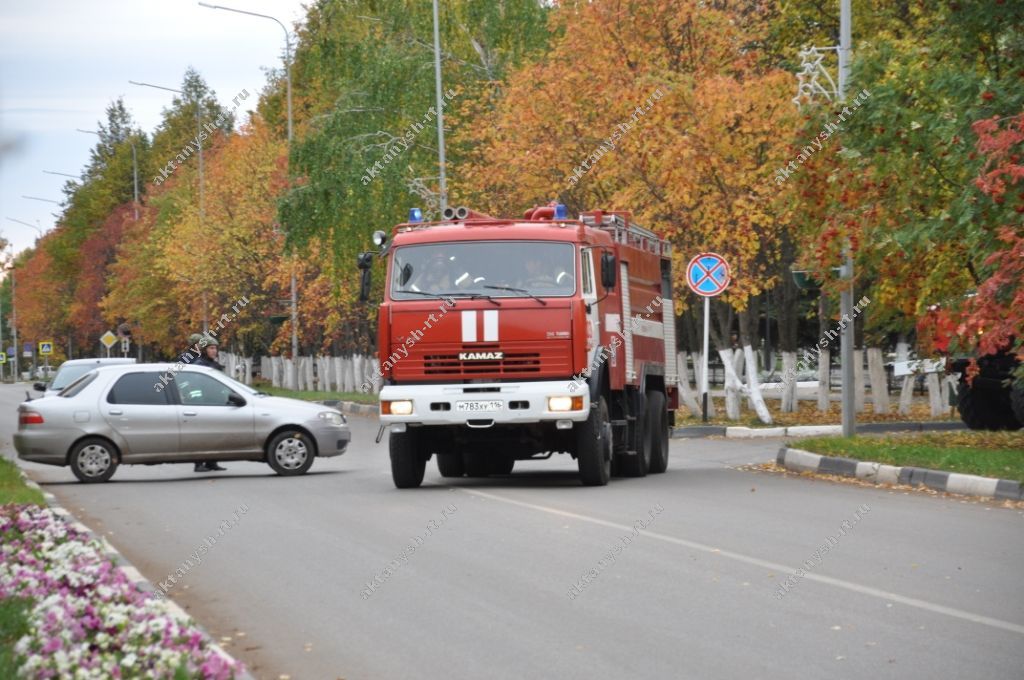 НӘРСӘ БУ?:  Актаныш мәктәбендә гадәттән тыш хәл - зыян күрүчеләр дә бар! (+БЕЗНЕҢ ФОТОРЕПОРТАЖ)