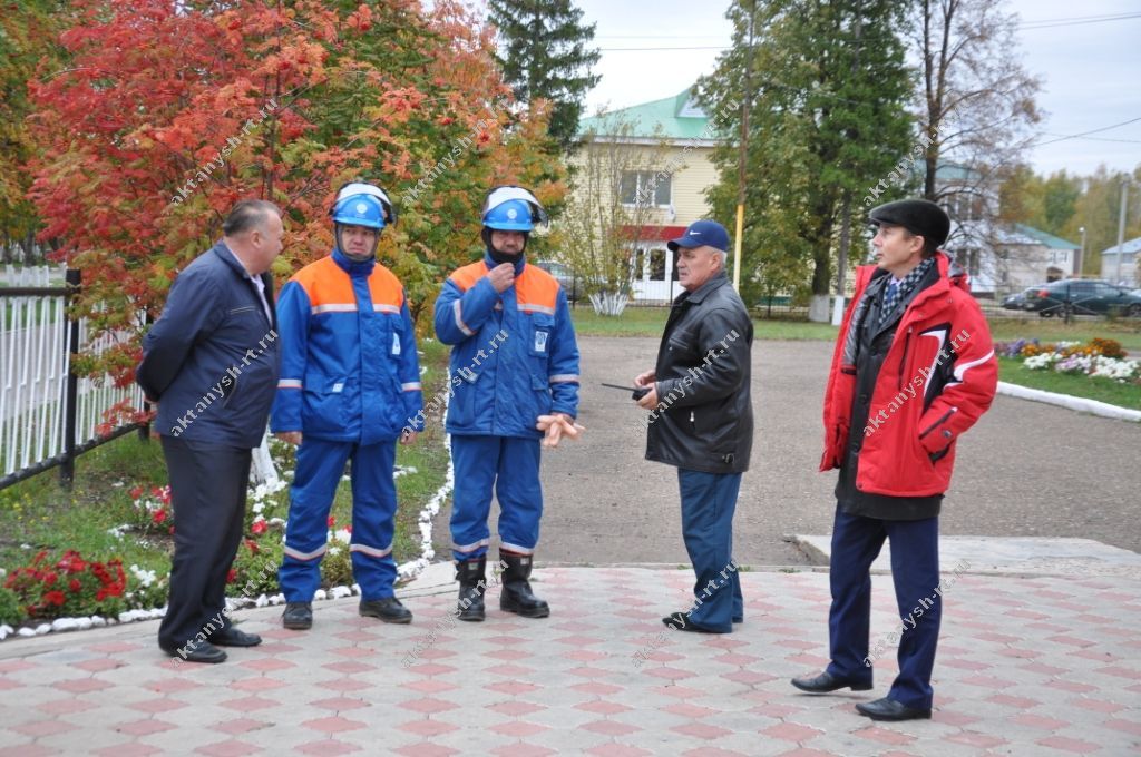 НӘРСӘ БУ?:  Актаныш мәктәбендә гадәттән тыш хәл - зыян күрүчеләр дә бар! (+БЕЗНЕҢ ФОТОРЕПОРТАЖ)