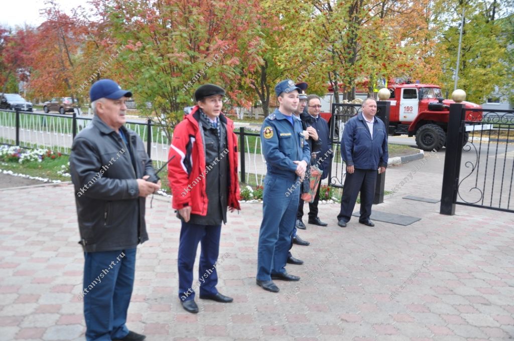 НӘРСӘ БУ?:  Актаныш мәктәбендә гадәттән тыш хәл - зыян күрүчеләр дә бар! (+БЕЗНЕҢ ФОТОРЕПОРТАЖ)