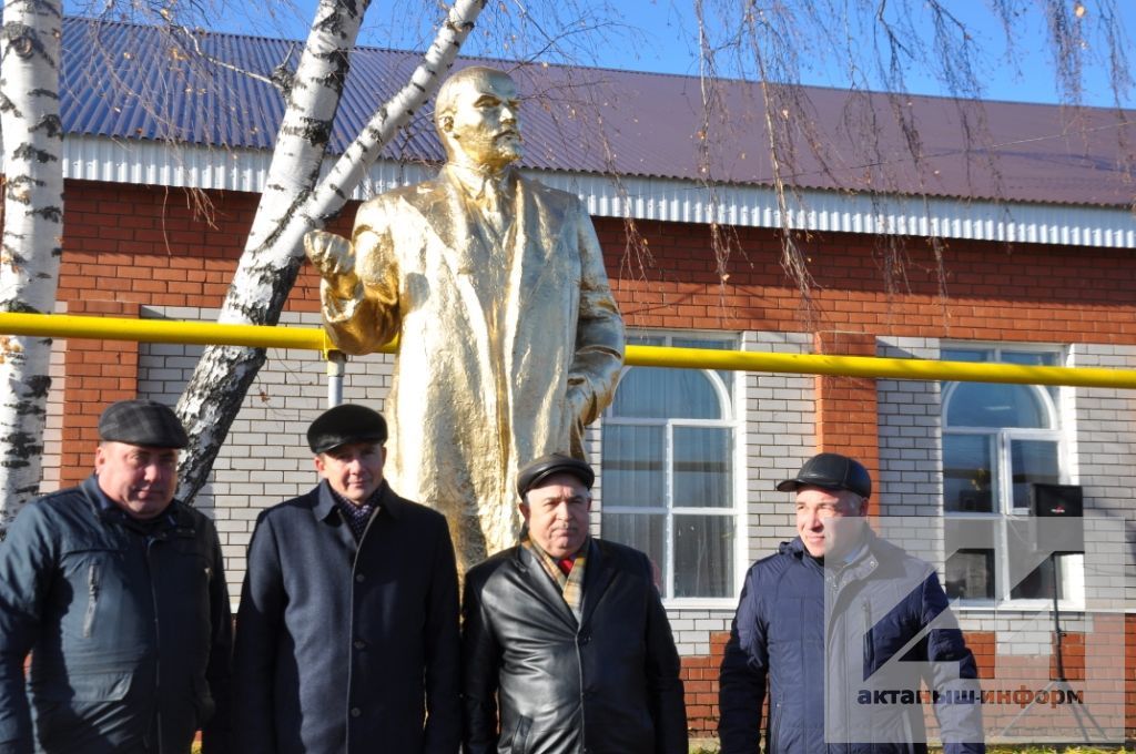 ТАРИХИ ВАКЫЙГА: Пучы авыл җирлегендәге  Ленин һәйкәле, яңартылып, яңа урынга күчерелде (ЭКСКЛЮЗИВ ФОТОЛАР ДА БАР)