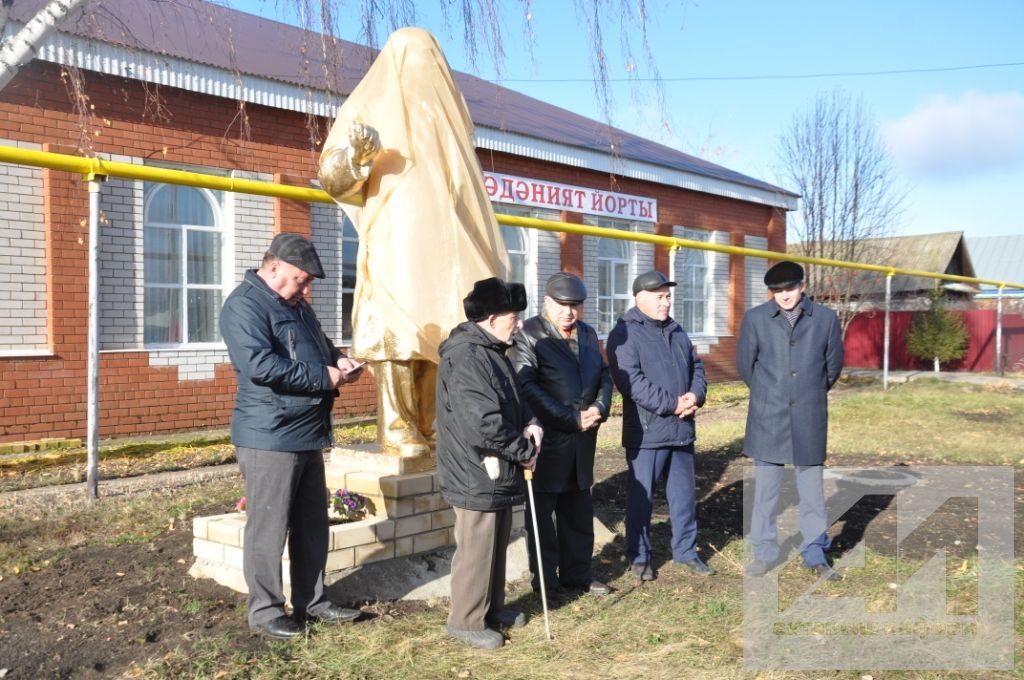 ТАРИХИ ВАКЫЙГА: Пучы авыл җирлегендәге  Ленин һәйкәле, яңартылып, яңа урынга күчерелде (ЭКСКЛЮЗИВ ФОТОЛАР ДА БАР)