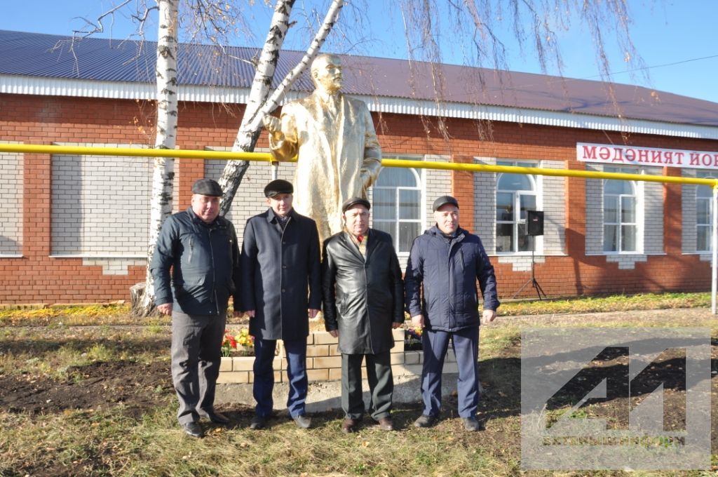 ТАРИХИ ВАКЫЙГА: Пучы авыл җирлегендәге  Ленин һәйкәле, яңартылып, яңа урынга күчерелде (ЭКСКЛЮЗИВ ФОТОЛАР ДА БАР)