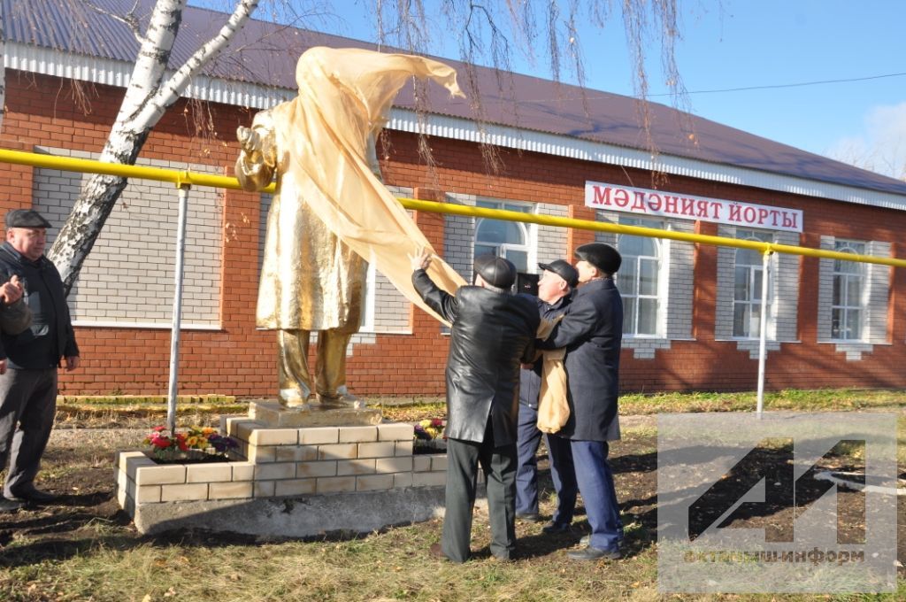 ТАРИХИ ВАКЫЙГА: Пучы авыл җирлегендәге  Ленин һәйкәле, яңартылып, яңа урынга күчерелде (ЭКСКЛЮЗИВ ФОТОЛАР ДА БАР)