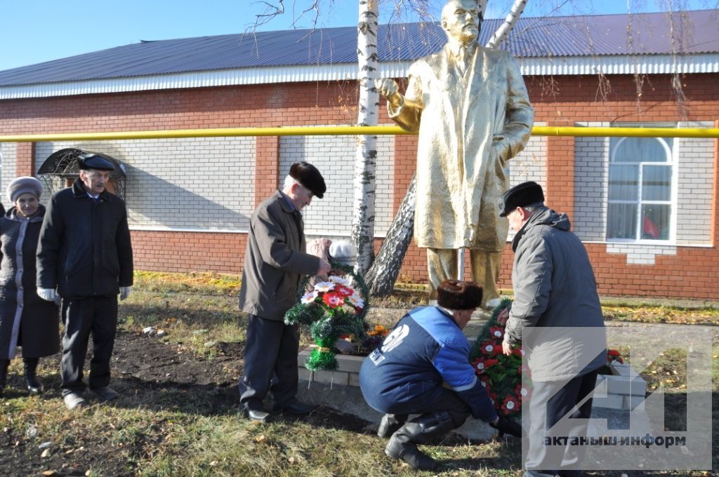 ТАРИХИ ВАКЫЙГА: Пучы авыл җирлегендәге  Ленин һәйкәле, яңартылып, яңа урынга күчерелде (ЭКСКЛЮЗИВ ФОТОЛАР ДА БАР)