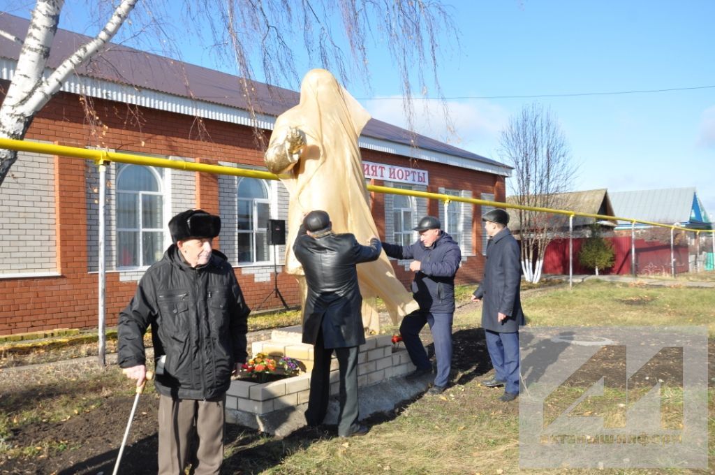 ТАРИХИ ВАКЫЙГА: Пучы авыл җирлегендәге  Ленин һәйкәле, яңартылып, яңа урынга күчерелде (ЭКСКЛЮЗИВ ФОТОЛАР ДА БАР)