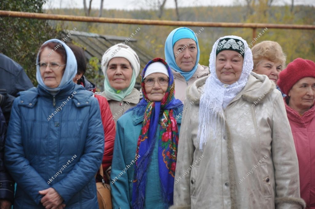 ТАРИХИ МИЗГЕЛ: Актаныш районында Халык Укытучысының исеме мәңгеләштерелде (+ФОТОРЕПОРТАЖ)