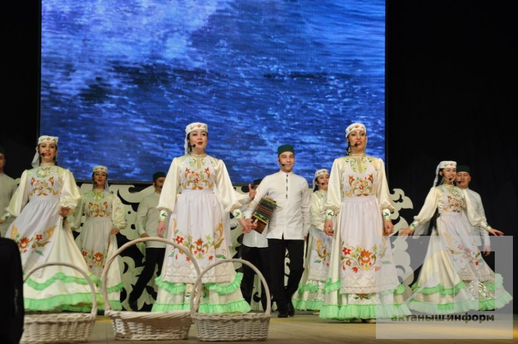 ТУКТАЛ, МИЗГЕЛ, СИН ИСКИТКЕЧ: "Агыйдел" дәүләт җыр һәм бию ансамбле Актаныш сәхнәсендә "ут уйнатты" (+БЕЗНЕҢ ҖИТЕЗ ФОТОРЕПОРТАЖ)