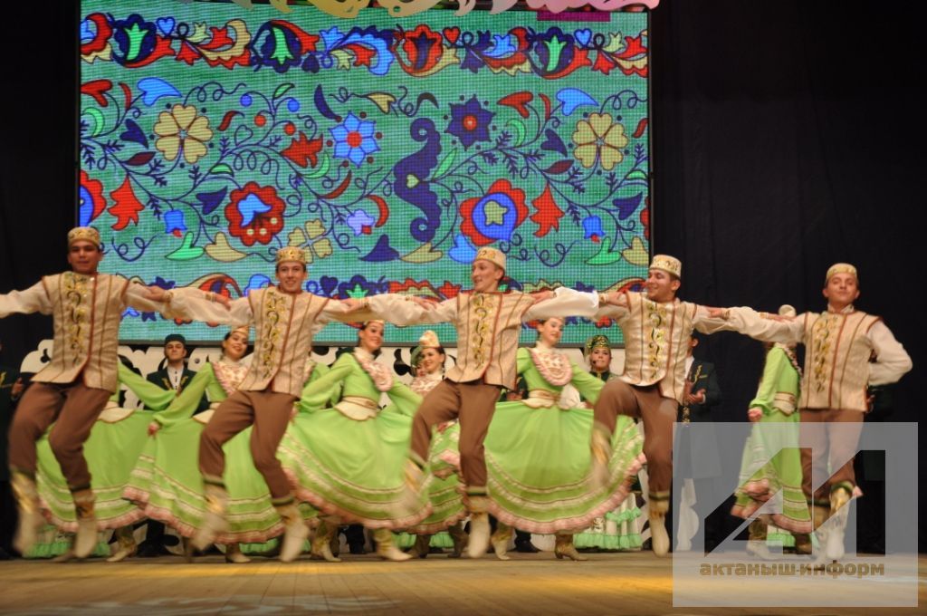 ТУКТАЛ, МИЗГЕЛ, СИН ИСКИТКЕЧ: "Агыйдел" дәүләт җыр һәм бию ансамбле Актаныш сәхнәсендә "ут уйнатты" (+БЕЗНЕҢ ҖИТЕЗ ФОТОРЕПОРТАЖ)