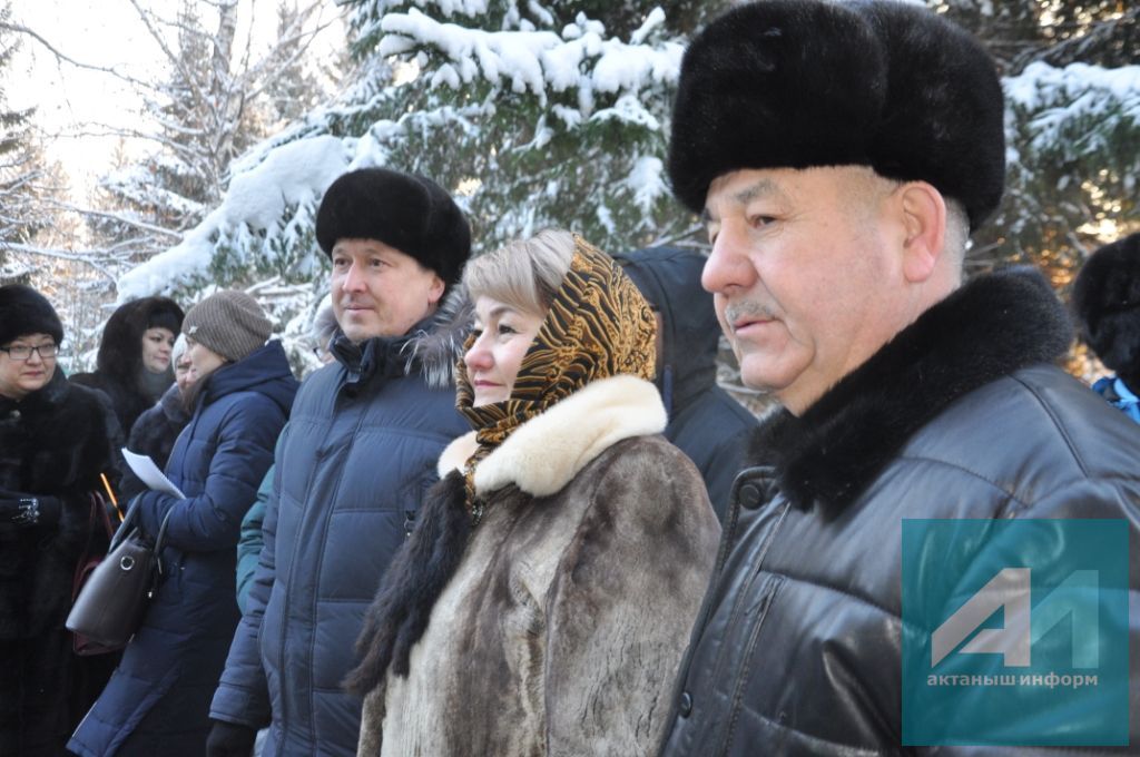 ЭКСКЛЮЗИВ: Актанышта бик үзенчәлекле, шаккаттыргыч ярминкә үтте (ФОТОМИЗГЕЛЛӘР)