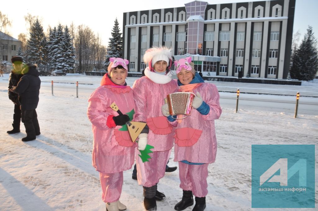 ЭКСКЛЮЗИВ: Актанышта бик үзенчәлекле, шаккаттыргыч ярминкә үтте (ФОТОМИЗГЕЛЛӘР)