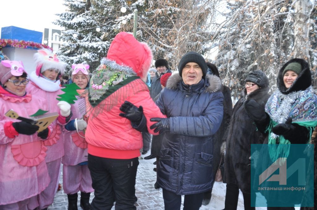 ЭКСКЛЮЗИВ: Актанышта бик үзенчәлекле, шаккаттыргыч ярминкә үтте (ФОТОМИЗГЕЛЛӘР)