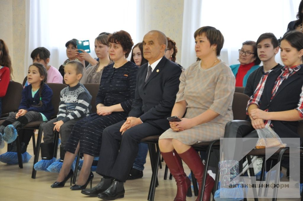 УНКӨНЛЕК КЫСАЛАРЫНДА: Актанышта инвалид балалар өчен үзенчәлекле бәйрәм оештырылды (+ФОТОЛАР)