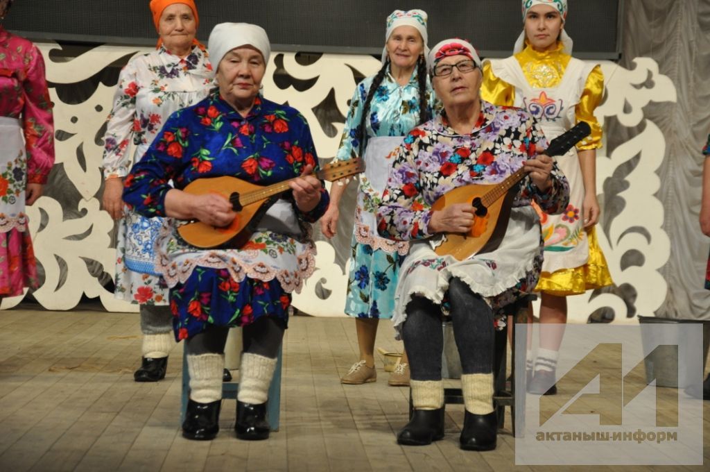 ГОРЕФ-ГАДӘТЛӘРНЕ БАРЛАР ЧАК: Актанышта “Иске Казан кичләре” фестивале үз җиңүчеләрен барлый (ФОТОМИЗГЕЛЛӘР ДӘ БАР)