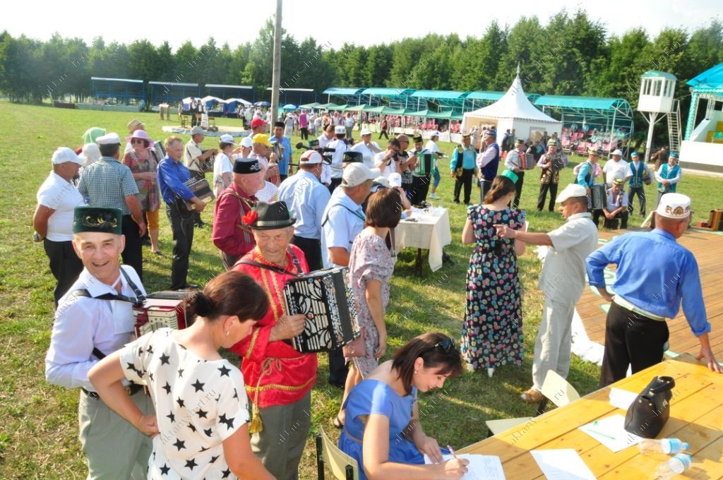 ҖИТЕЗ ХӘБӘР: Актанышта  Бөтенроссия гармун бәйрәме башланып китте (+БЕЗНЕҢ ФОТОРЕПОРТАЖ)