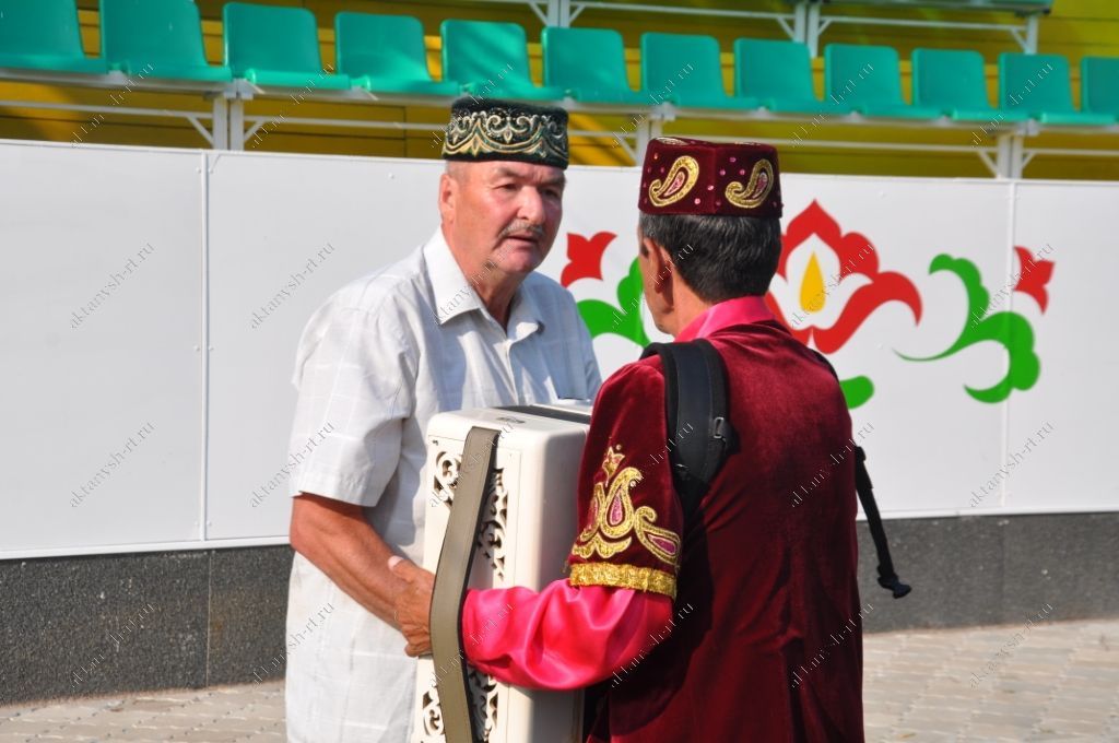 ҖИТЕЗ ХӘБӘР: Актанышта  Бөтенроссия гармун бәйрәме башланып китте (+БЕЗНЕҢ ФОТОРЕПОРТАЖ)