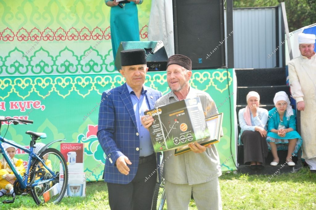 Актанышта үткән Сабантуйда лаеклы ялга чыккан имам-хатыйблар хөрмәтләнде  (+ФОТОЛАР)