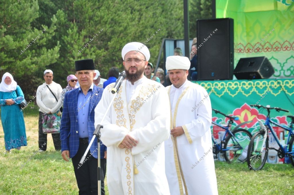 Актанышта үткән Сабантуйда лаеклы ялга чыккан имам-хатыйблар хөрмәтләнде  (+ФОТОЛАР)