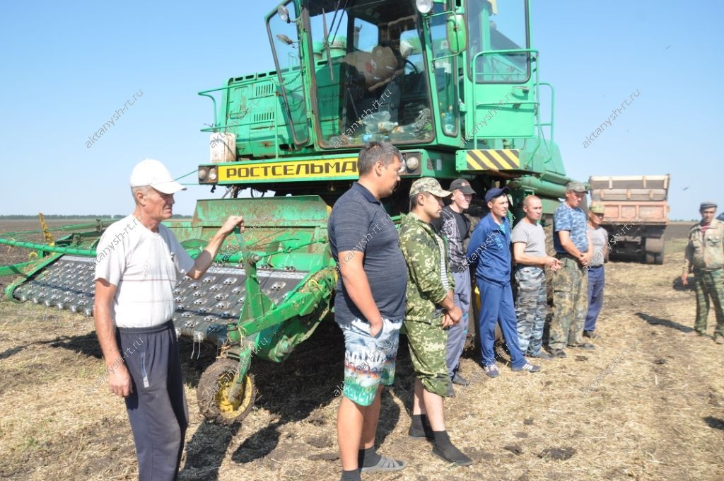 АКТАНЫШ ҖИР УЛЛАРЫН ХӨРМӘТЛИ: Бу елның беренче кыр батырларына тәүге премияләр тапшырылды (ИСЕМЛЕК + ФОТОЛАР)