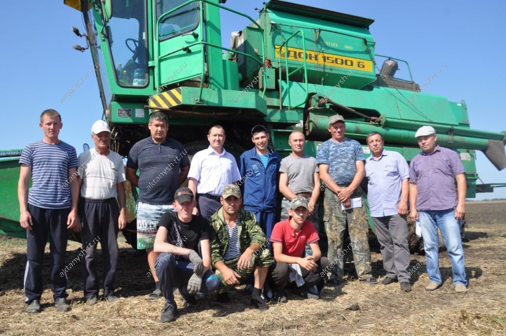 АКТАНЫШ ҖИР УЛЛАРЫН ХӨРМӘТЛИ: Бу елның беренче кыр батырларына тәүге премияләр тапшырылды (ИСЕМЛЕК + ФОТОЛАР)