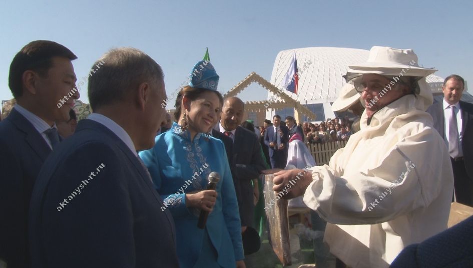 МИЛЛИ БӘЙРӘМ: Казахстан  белән Актаныш арасын Сабантуй якынайтты (+БЕЗНЕҢ ФОТОРЕПОРТАЖ)