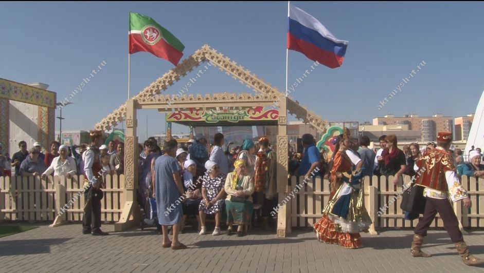 МИЛЛИ БӘЙРӘМ: Казахстан  белән Актаныш арасын Сабантуй якынайтты (+БЕЗНЕҢ ФОТОРЕПОРТАЖ)