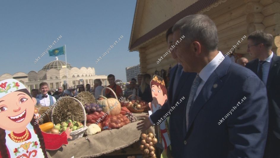 МИЛЛИ БӘЙРӘМ: Казахстан  белән Актаныш арасын Сабантуй якынайтты (+БЕЗНЕҢ ФОТОРЕПОРТАЖ)