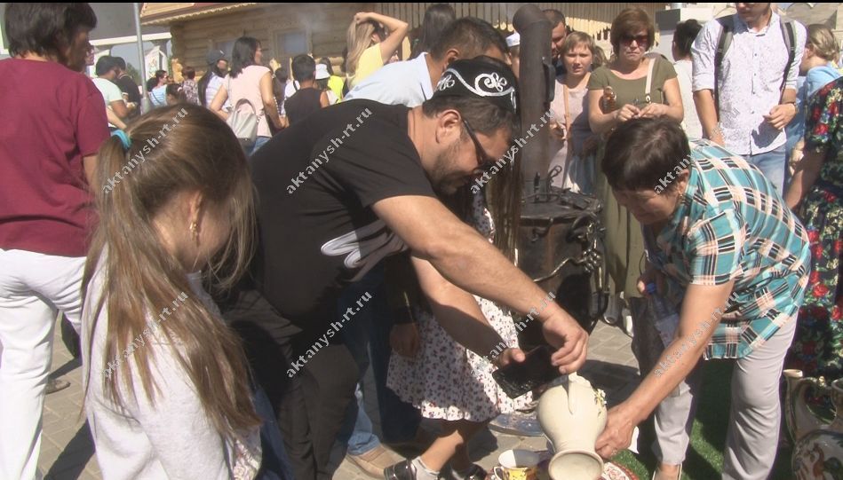 МИЛЛИ БӘЙРӘМ: Казахстан  белән Актаныш арасын Сабантуй якынайтты (+БЕЗНЕҢ ФОТОРЕПОРТАЖ)