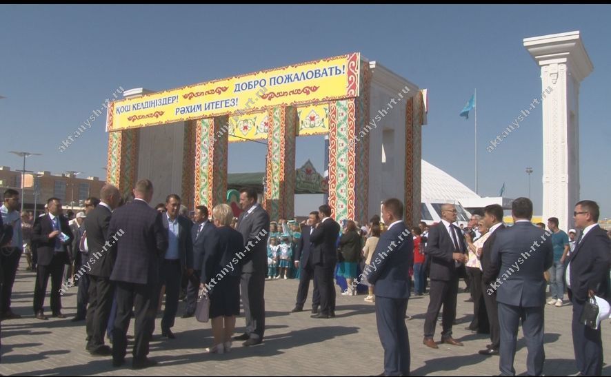 МИЛЛИ БӘЙРӘМ: Казахстан  белән Актаныш арасын Сабантуй якынайтты (+БЕЗНЕҢ ФОТОРЕПОРТАЖ)