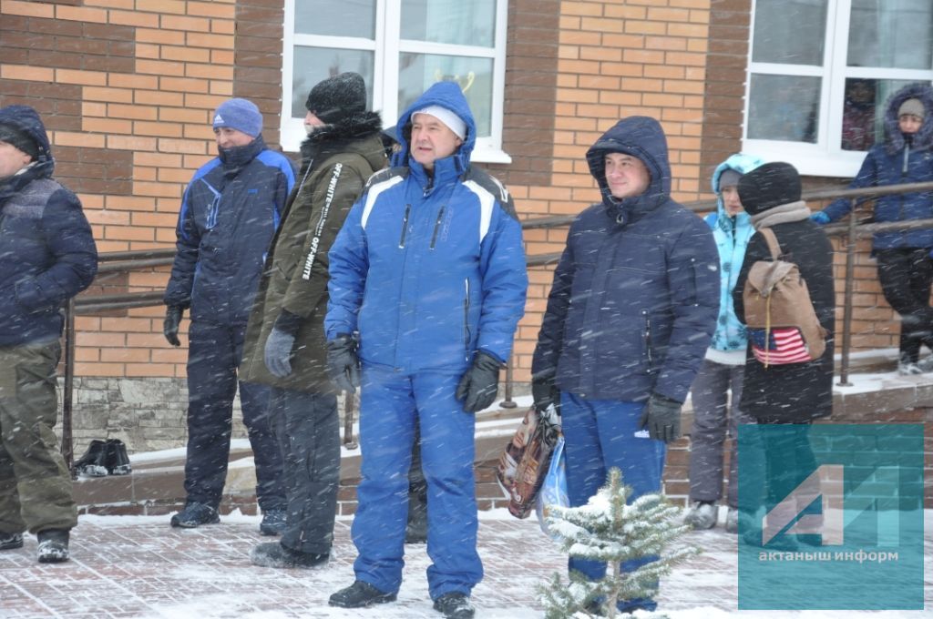 ЭСТАФЕТА - ПЕДАГОГЛАРГА: Актанышта мәгариф хезмәткәрләренең кышкы спартакиадасы үтте (+ БЕЗНЕҢ ФОТОХИСАП)