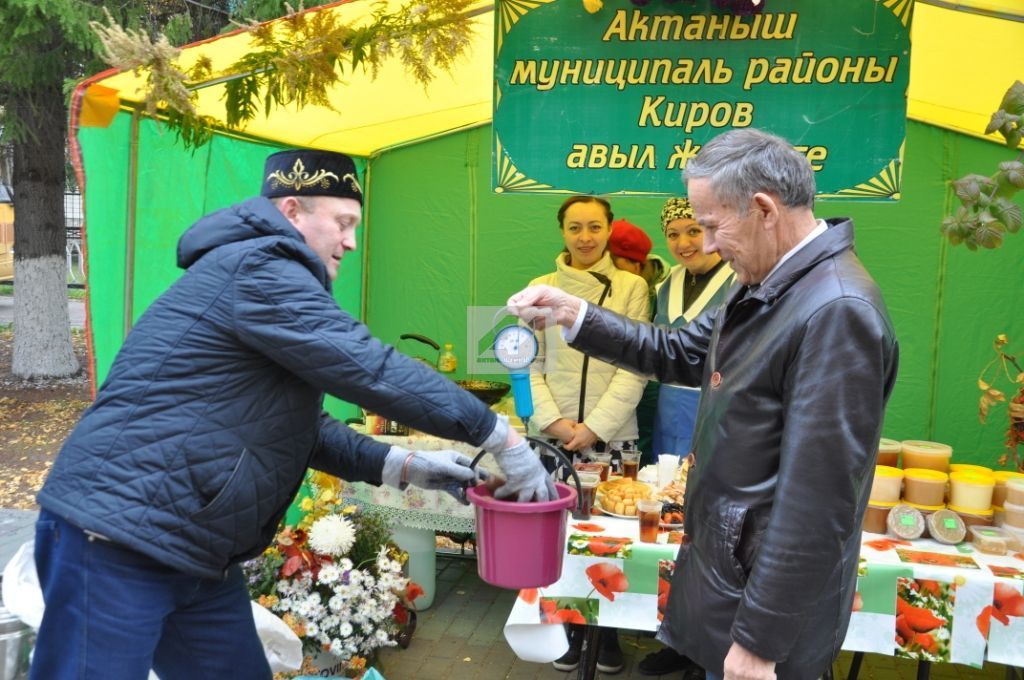 АКТАНЫШТА - БӘЙРӘМ ЯРМИНКӘСЕ: Муллык җитте һәркемгә - сату итте ярминкә! (+ БЕЗНЕҢ ШӘП ФОТОРЕПОРТАЖ)