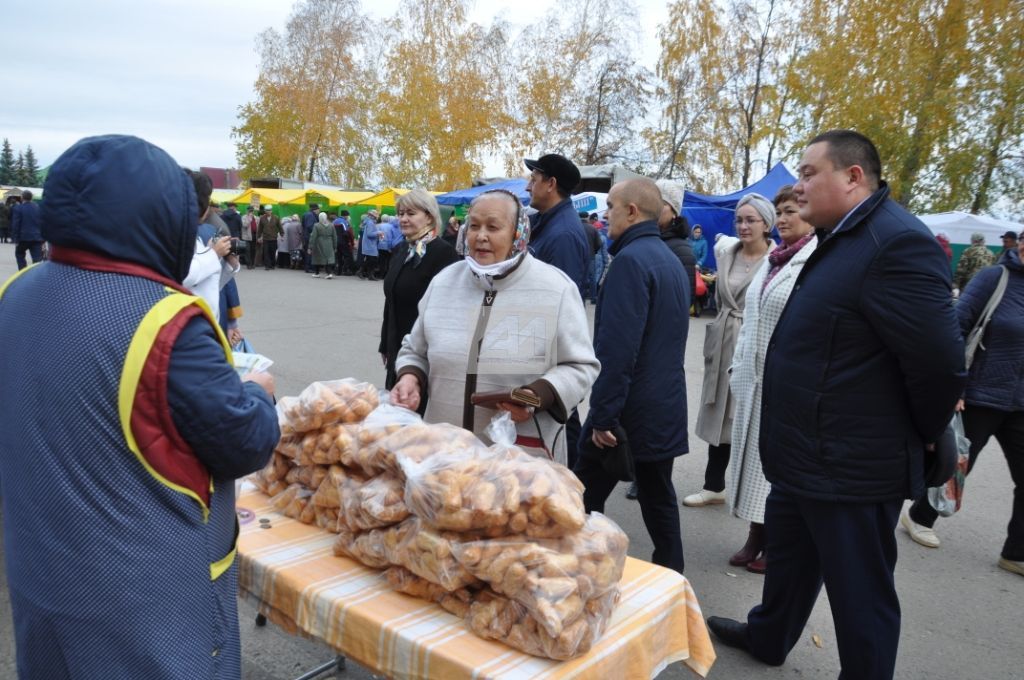 АКТАНЫШТА - БӘЙРӘМ ЯРМИНКӘСЕ: Муллык җитте һәркемгә - сату итте ярминкә! (+ БЕЗНЕҢ ШӘП ФОТОРЕПОРТАЖ)