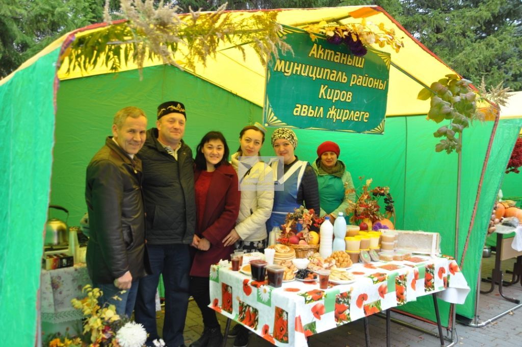 АКТАНЫШТА - БӘЙРӘМ ЯРМИНКӘСЕ: Муллык җитте һәркемгә - сату итте ярминкә! (+ БЕЗНЕҢ ШӘП ФОТОРЕПОРТАЖ)