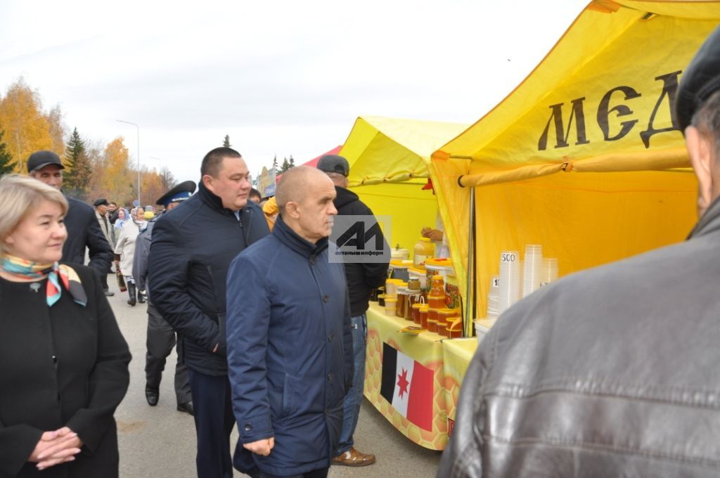 АКТАНЫШТА - БӘЙРӘМ ЯРМИНКӘСЕ: Муллык җитте һәркемгә - сату итте ярминкә! (+ БЕЗНЕҢ ШӘП ФОТОРЕПОРТАЖ)