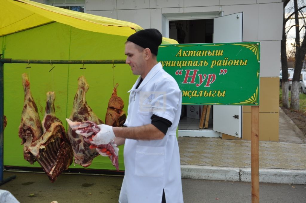 АКТАНЫШТА - БӘЙРӘМ ЯРМИНКӘСЕ: Муллык җитте һәркемгә - сату итте ярминкә! (+ БЕЗНЕҢ ШӘП ФОТОРЕПОРТАЖ)