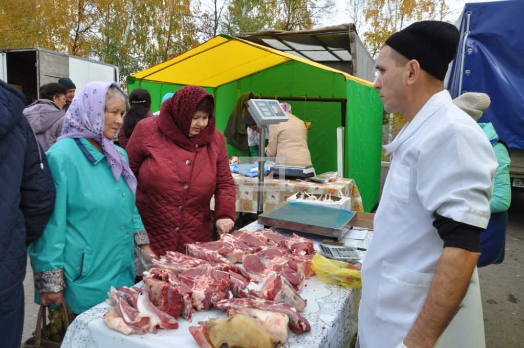 АКТАНЫШТА - БӘЙРӘМ ЯРМИНКӘСЕ: Муллык җитте һәркемгә - сату итте ярминкә! (+ БЕЗНЕҢ ШӘП ФОТОРЕПОРТАЖ)