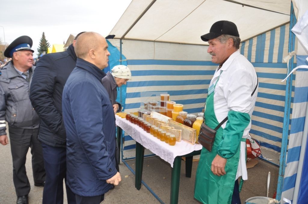 АКТАНЫШТА - БӘЙРӘМ ЯРМИНКӘСЕ: Муллык җитте һәркемгә - сату итте ярминкә! (+ БЕЗНЕҢ ШӘП ФОТОРЕПОРТАЖ)