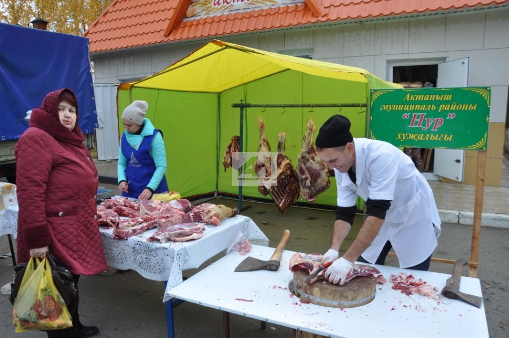 АКТАНЫШТА - БӘЙРӘМ ЯРМИНКӘСЕ: Муллык җитте һәркемгә - сату итте ярминкә! (+ БЕЗНЕҢ ШӘП ФОТОРЕПОРТАЖ)