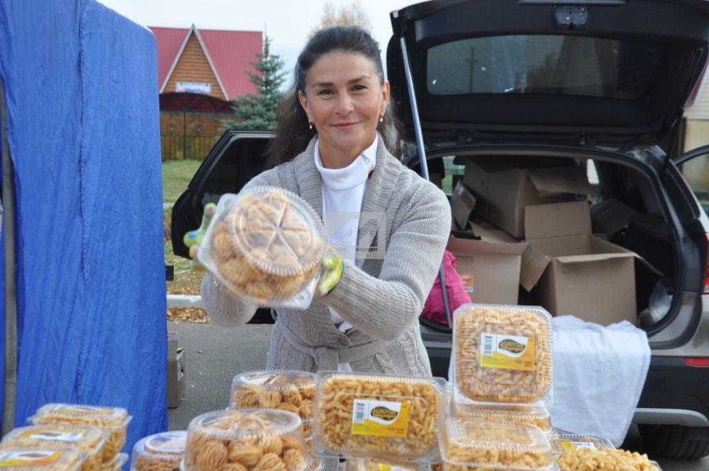 АКТАНЫШТА - БӘЙРӘМ ЯРМИНКӘСЕ: Муллык җитте һәркемгә - сату итте ярминкә! (+ БЕЗНЕҢ ШӘП ФОТОРЕПОРТАЖ)