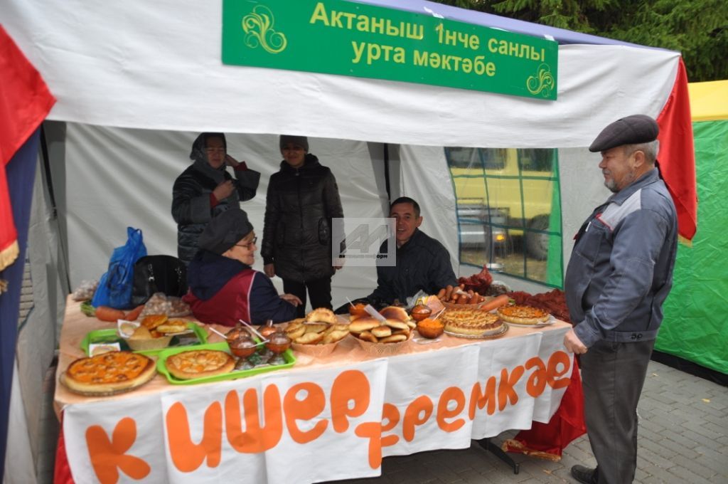 АКТАНЫШТА - БӘЙРӘМ ЯРМИНКӘСЕ: Муллык җитте һәркемгә - сату итте ярминкә! (+ БЕЗНЕҢ ШӘП ФОТОРЕПОРТАЖ)