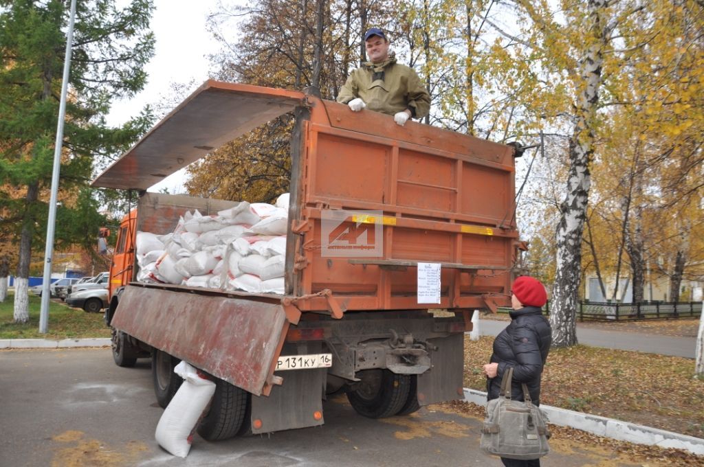 АКТАНЫШТА - БӘЙРӘМ ЯРМИНКӘСЕ: Муллык җитте һәркемгә - сату итте ярминкә! (+ БЕЗНЕҢ ШӘП ФОТОРЕПОРТАЖ)