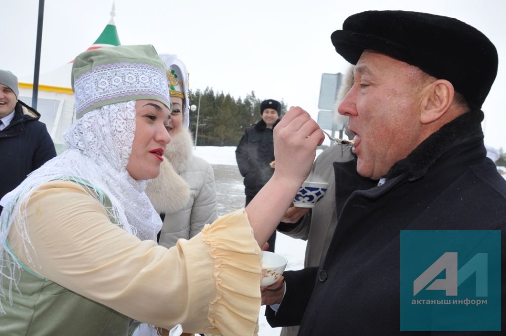 КҮРМИ КАЛМАГЫЗ: Актаныш Марат Әхмәтовны ничек каршы алды? (БЕЗНЕҢ ФОТОМИЗГЕЛЛӘР)