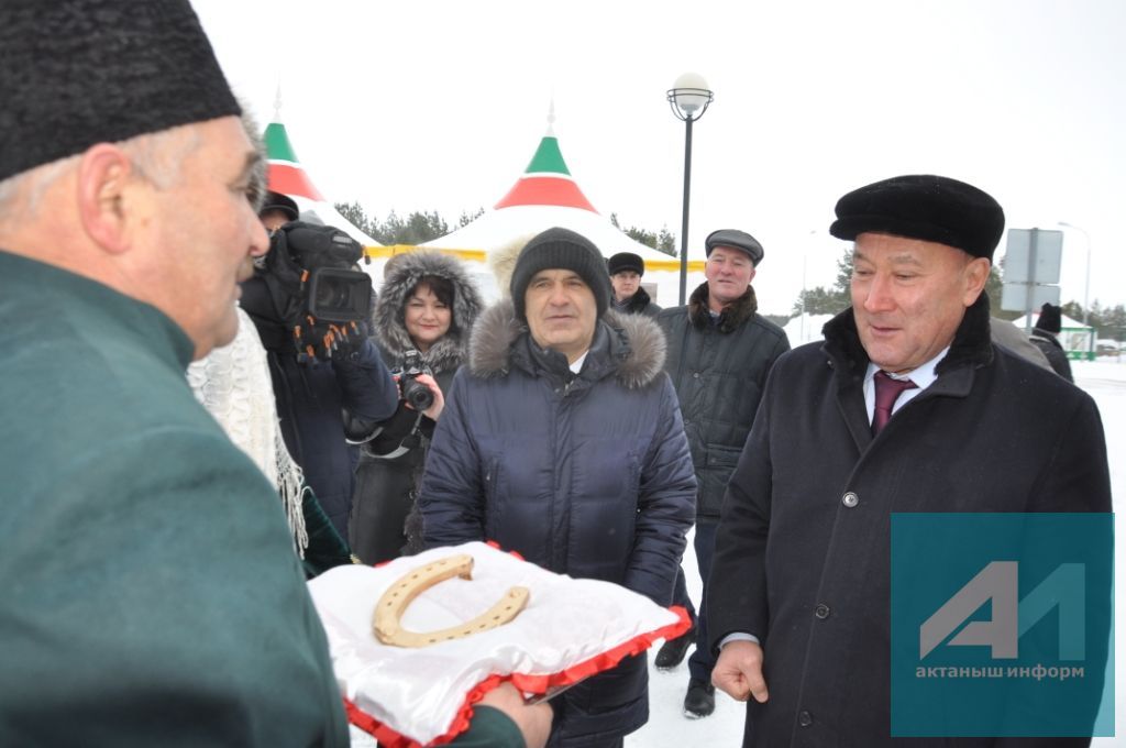 КҮРМИ КАЛМАГЫЗ: Актаныш Марат Әхмәтовны ничек каршы алды? (БЕЗНЕҢ ФОТОМИЗГЕЛЛӘР)