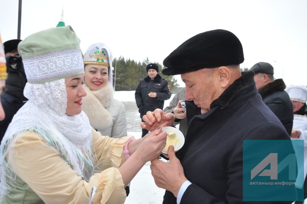 КҮРМИ КАЛМАГЫЗ: Актаныш Марат Әхмәтовны ничек каршы алды? (БЕЗНЕҢ ФОТОМИЗГЕЛЛӘР)