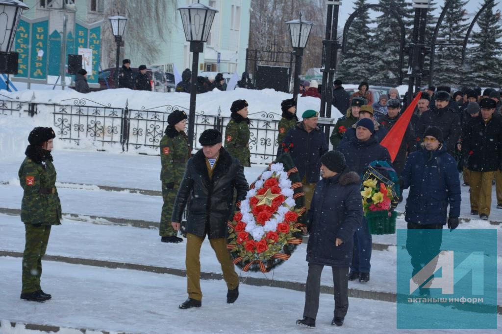 30 ЕЛЛЫК ХӘТЕР: Актаныш районы Әфган җирендә батырларча һәлак булган егетләрне искә алды (+ БЕЗНЕҢ ФОТОМИЗГЕЛЛӘР)