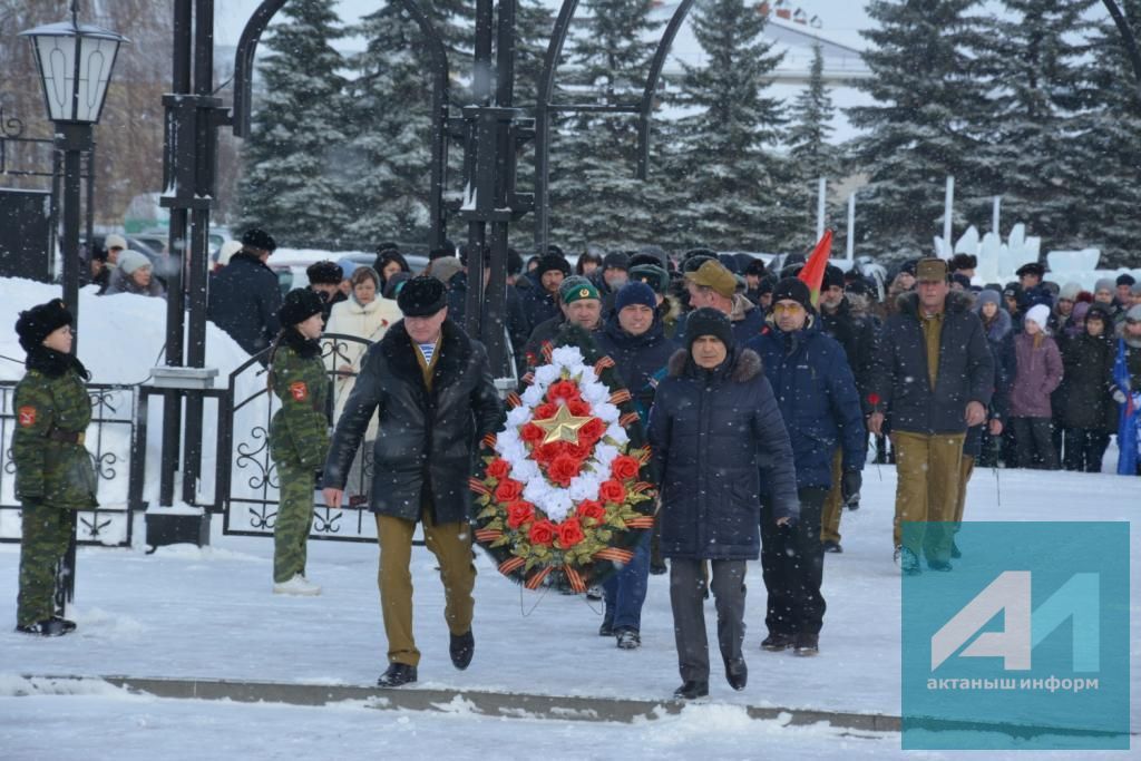 30 ЕЛЛЫК ХӘТЕР: Актаныш районы Әфган җирендә батырларча һәлак булган егетләрне искә алды (+ БЕЗНЕҢ ФОТОМИЗГЕЛЛӘР)