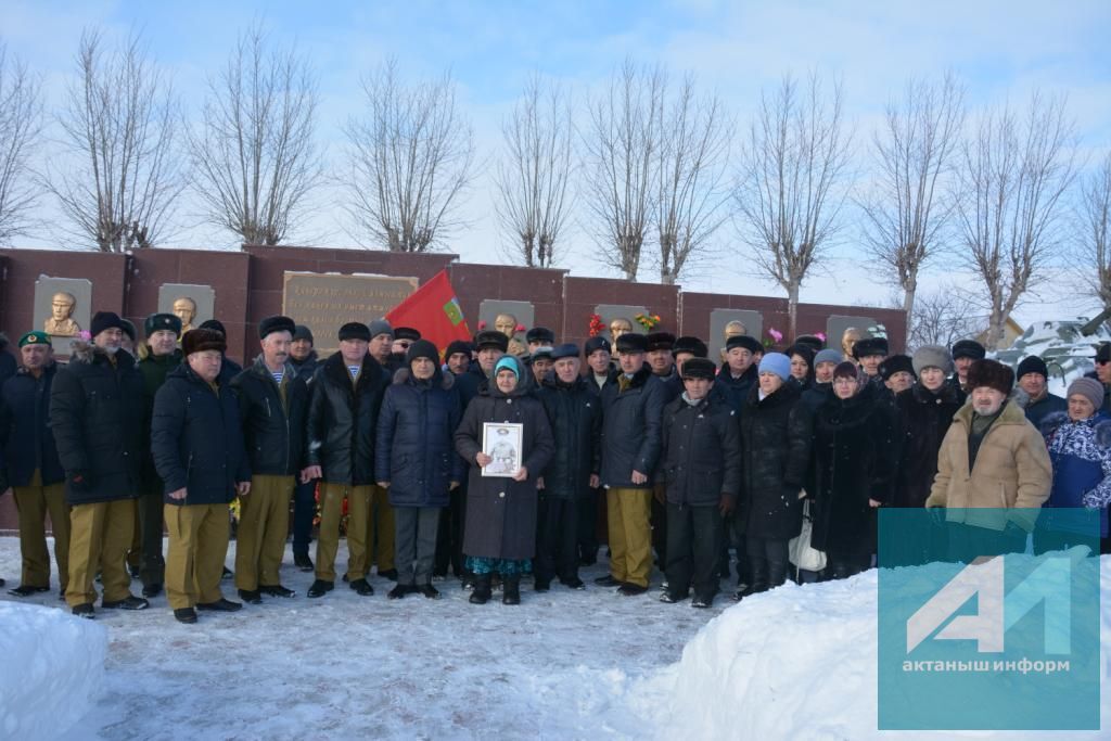 30 ЕЛЛЫК ХӘТЕР: Актаныш районы Әфган җирендә батырларча һәлак булган егетләрне искә алды (+ БЕЗНЕҢ ФОТОМИЗГЕЛЛӘР)