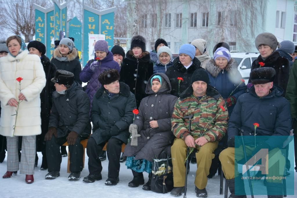 30 ЕЛЛЫК ХӘТЕР: Актаныш районы Әфган җирендә батырларча һәлак булган егетләрне искә алды (+ БЕЗНЕҢ ФОТОМИЗГЕЛЛӘР)