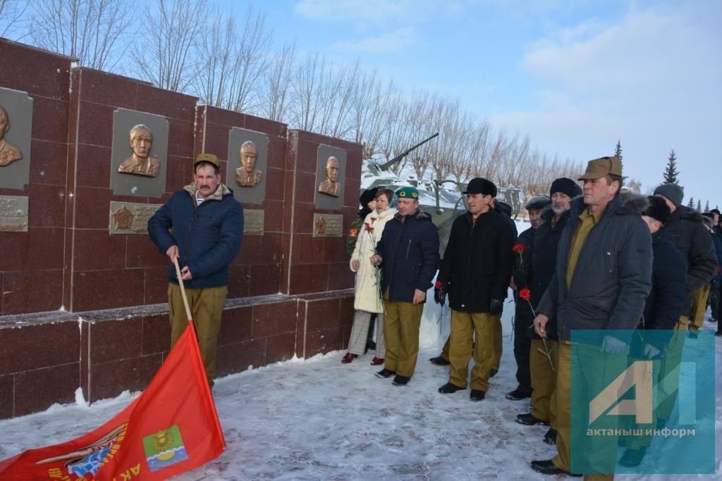 30 ЕЛЛЫК ХӘТЕР: Актаныш районы Әфган җирендә батырларча һәлак булган егетләрне искә алды (+ БЕЗНЕҢ ФОТОМИЗГЕЛЛӘР)